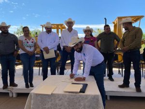 ENTREGA DE MAQUINARIA A LOS MUNICIPIOS DE QUIRIEGO Y ROSARIO