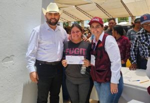 ENTREGA DE TARJETAS A BENEFICIARIOS DEL MUNICIPIO DE QUIRIEGO