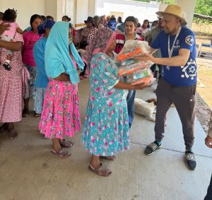 ENTREGA DE DESPENSAS DE GRUPO AXA Y CADENA EN EL MUNICIPIO DE QUIRIEGO