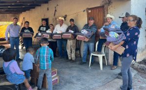 ENTREGA DE PAQUETES ALIMENTARIOS EN EL EJIDO EL SABINO